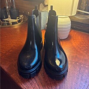 Black rubber Chelsea boots